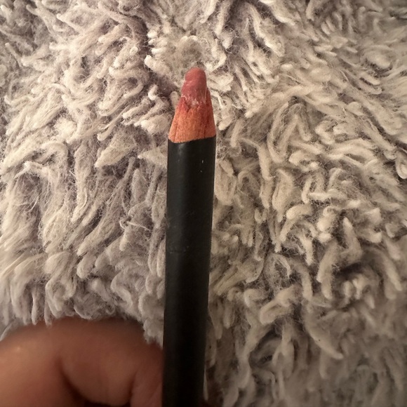 MAC Lip Pencil - Picture 3 of 3